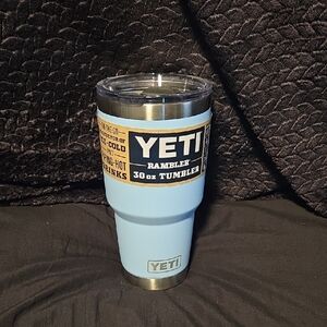 YETI Rambler 30 oz Tumbler - Sky Blue